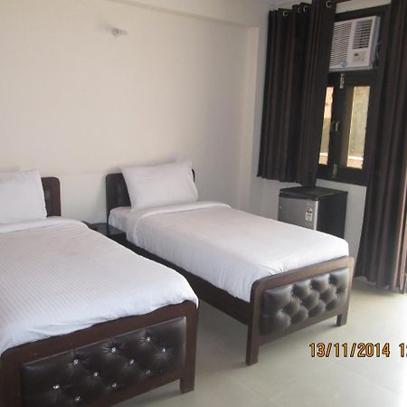 Charanpahari Hotel New Delhi Eksteriør billede