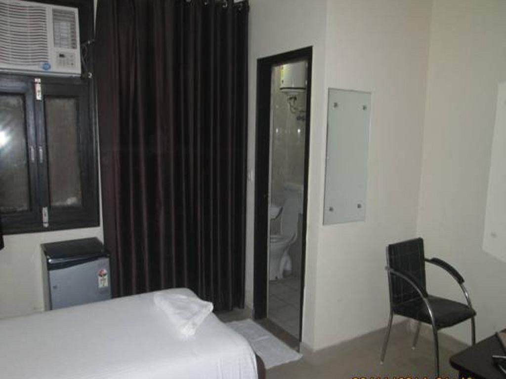 Charanpahari Hotel New Delhi Eksteriør billede