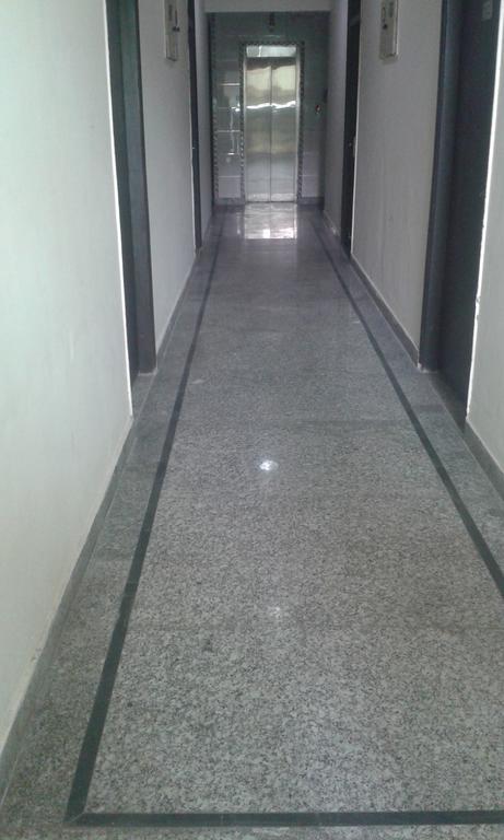 Charanpahari Hotel New Delhi Eksteriør billede
