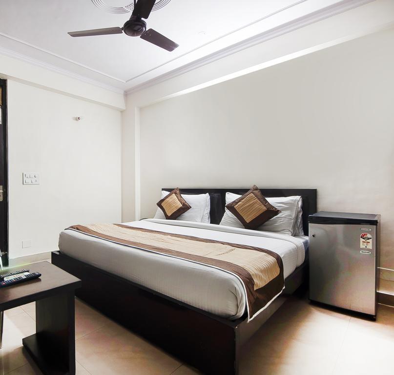 Charanpahari Hotel New Delhi Eksteriør billede