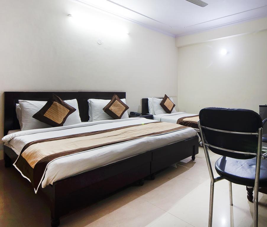 Charanpahari Hotel New Delhi Eksteriør billede