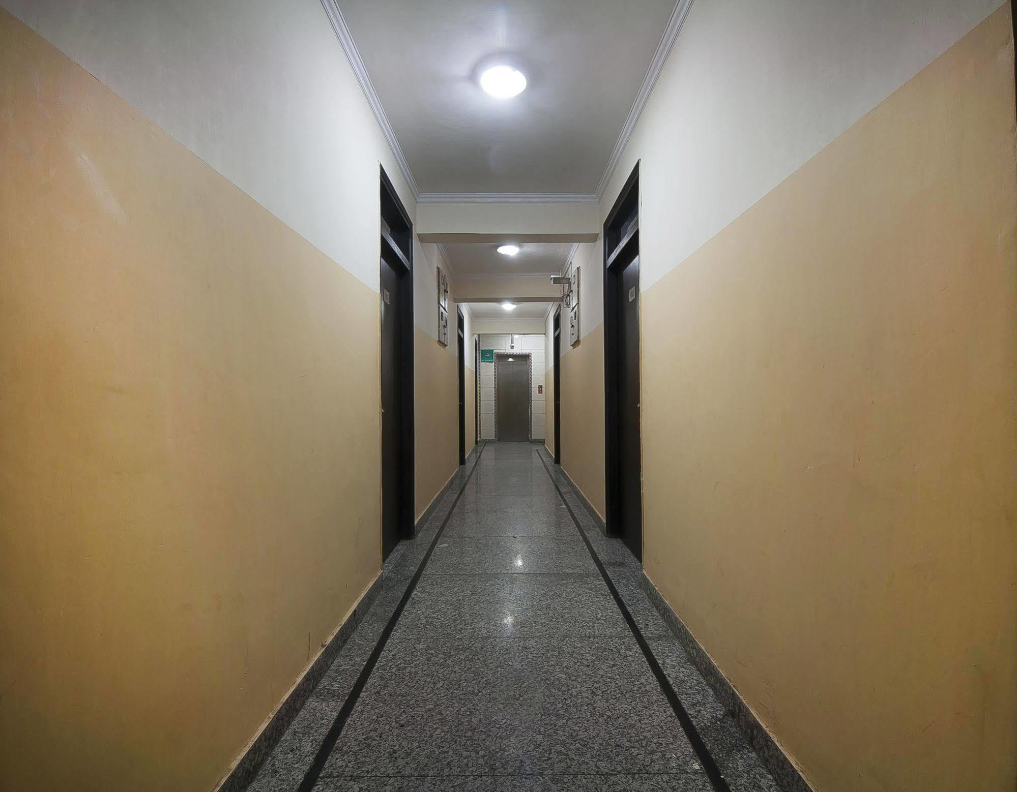Charanpahari Hotel New Delhi Eksteriør billede
