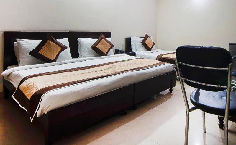 Charanpahari Hotel New Delhi Eksteriør billede